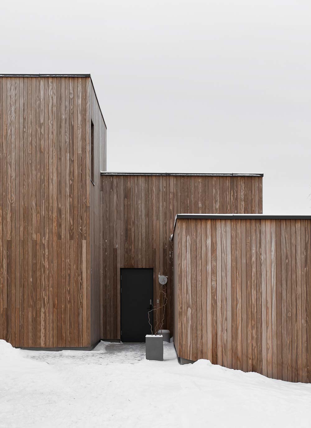 modern cube house entrance - The Gjøvik House