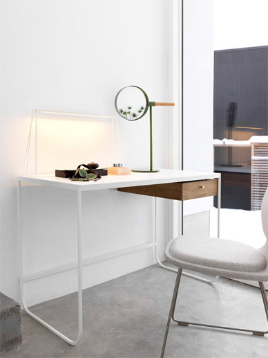 modern-desk-tati