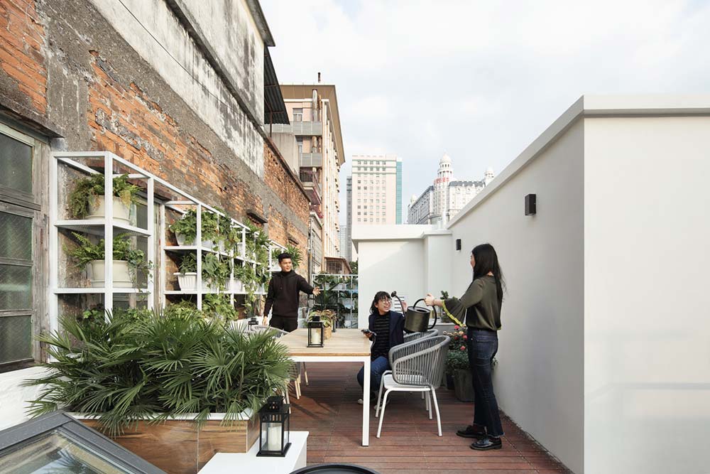 modern family home roof terrace design - A Home Without Boundaries