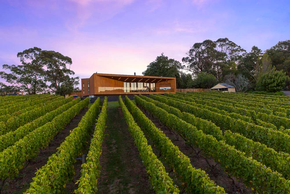 modern-family-home-winery-fa1