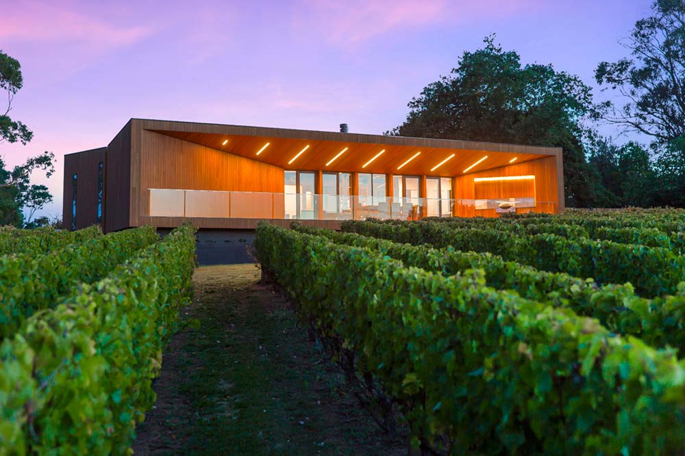 modern-family-home-winery-fa4