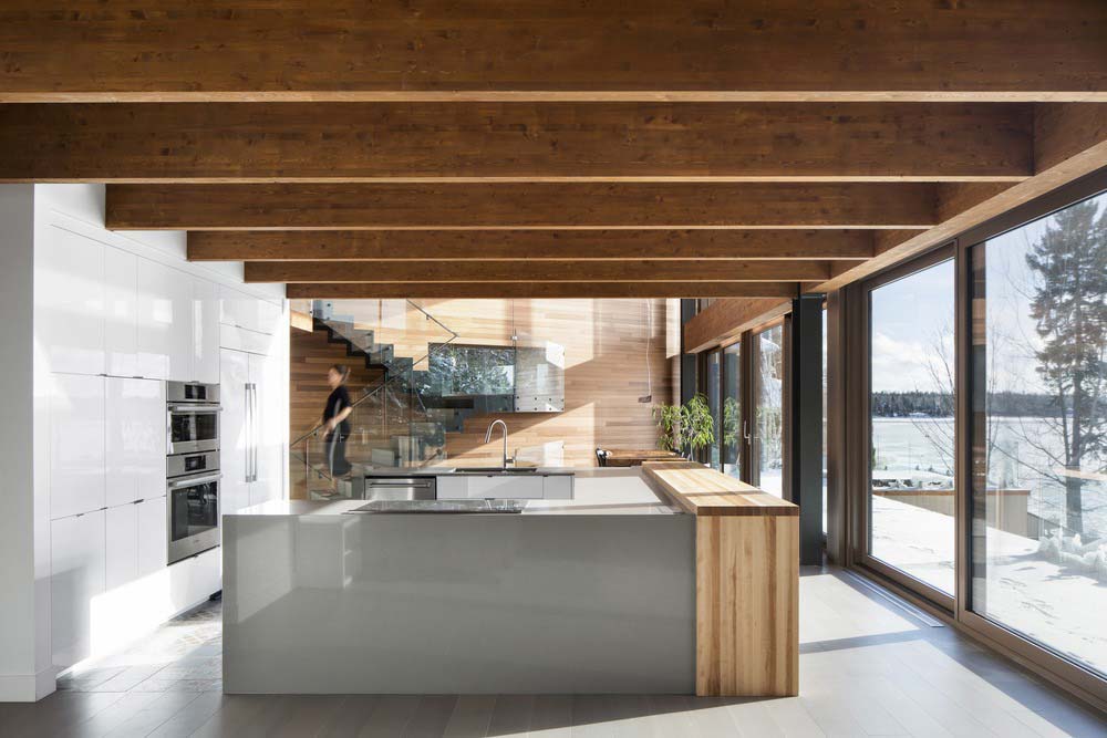 modern family lake house kitchen - L'Accostée House