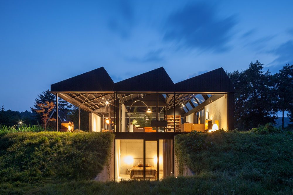 Amazing iGlass Housei In Holland With A Sunken Sleeping Area