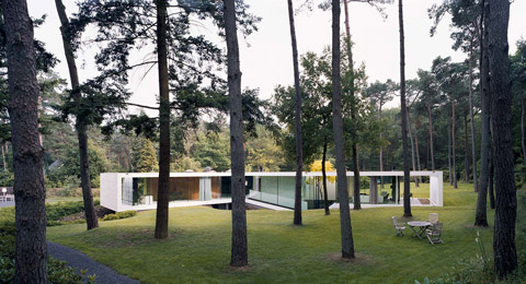 modern-glass-villa-11