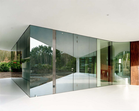 modern-glass-villa-13