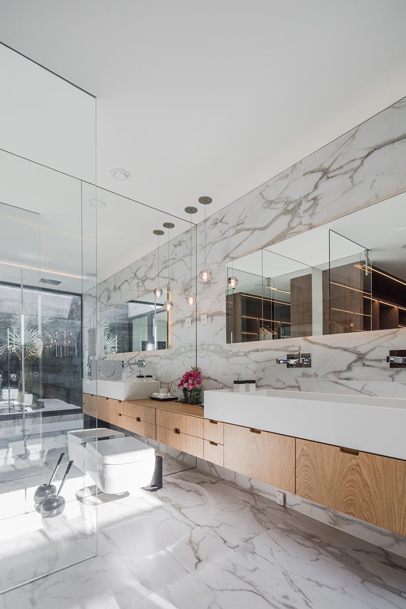 modern hillside home shower design ta - Fraiao House