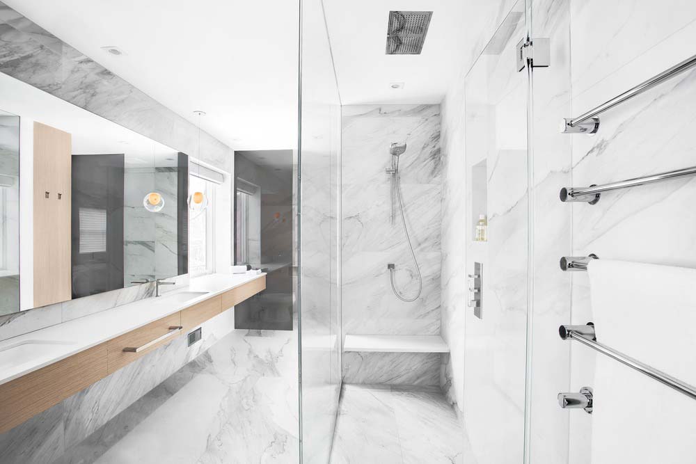 modern home shower csd - Lazard Avenue Residence