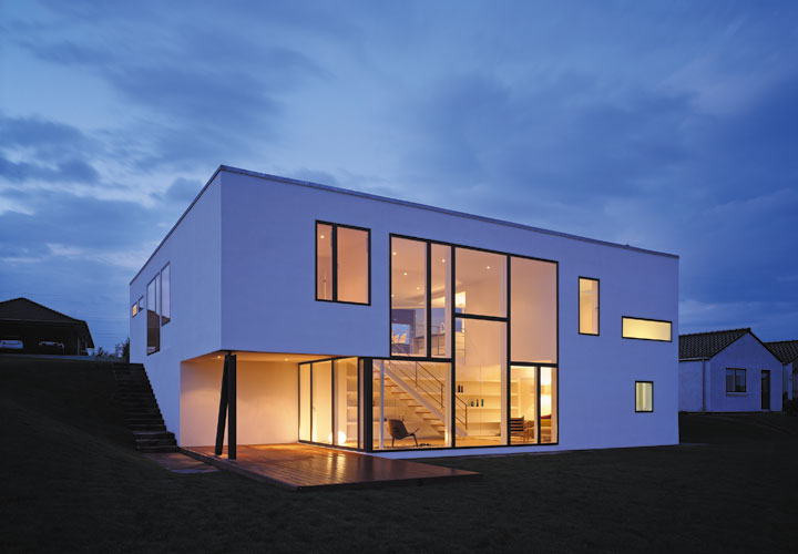 modern house design cebra - Delta House