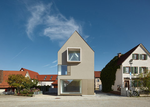 modern house e172 - Haus e17:  completing a medieval square