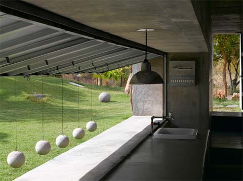 modern-house-india-balls-3