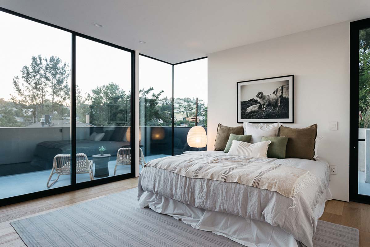 modern house master bedroom anx - Tilt Shift House