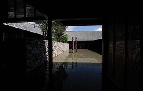 modern house water 41 - The Water House: Water as a Design Tool