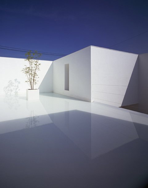 Modern Japanese house  by Japanese architect Takuro Yamamoto