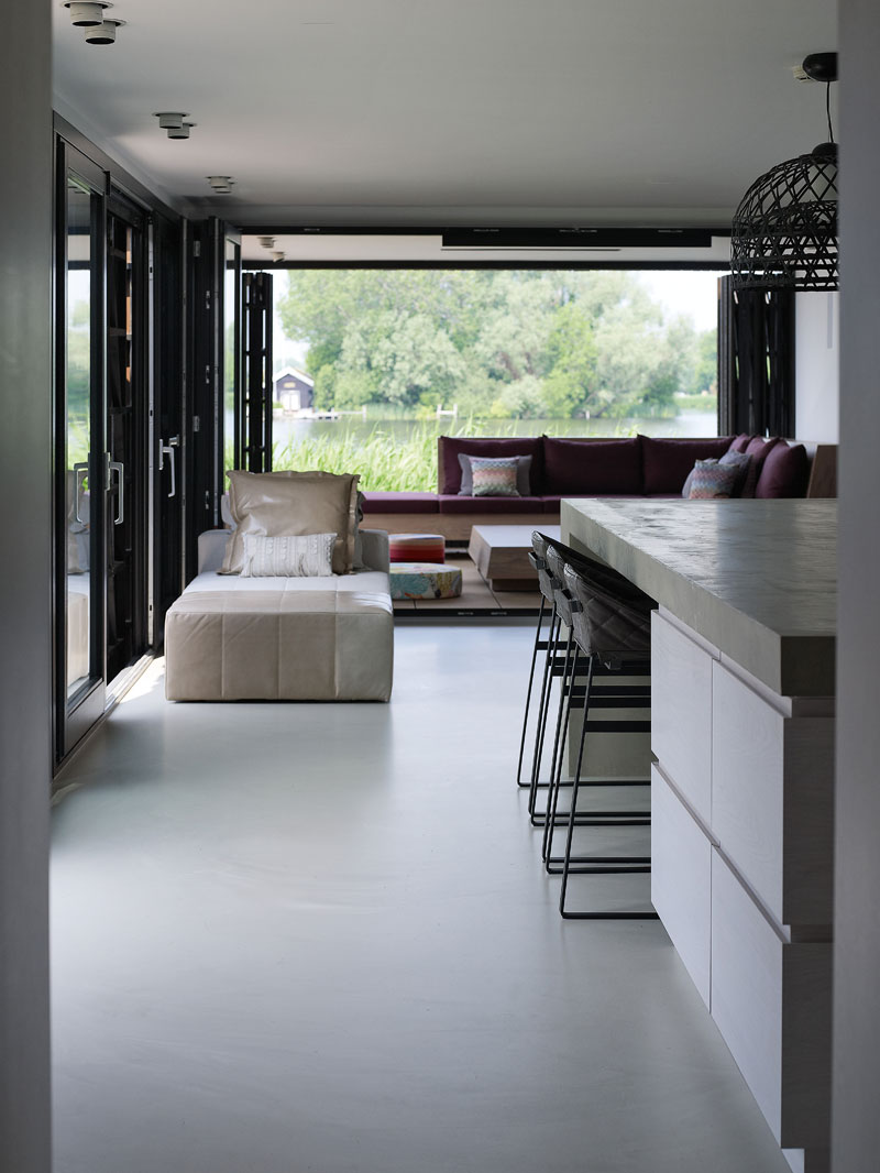 modern-houseboat-pb4