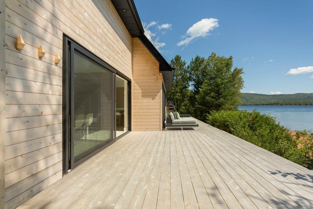 Modern lake cottage deck design