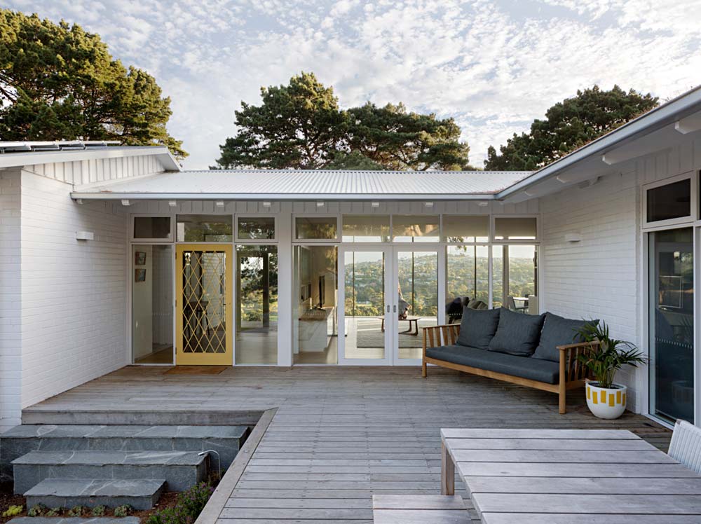 modern mid century courtyard - Newtown House