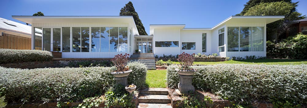 modern mid century house facade - Newtown House