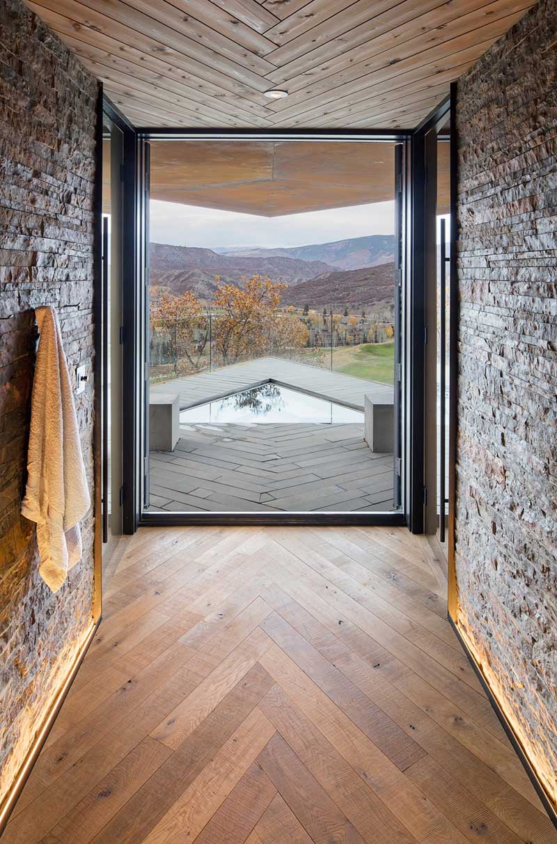 modern mountain home hot tub sl - Owl Creek