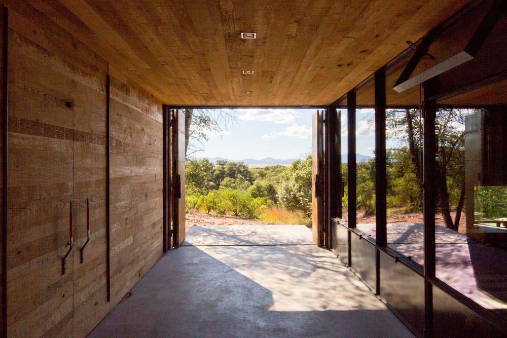 modern off grid cabin dust2 - Casa Caldera