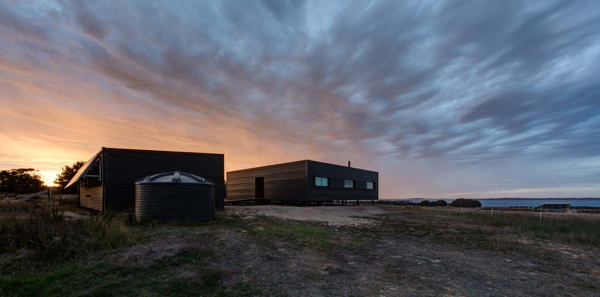 modern prefab farmhouse exterior lcb - Caravanserai Prefab Farmhouse