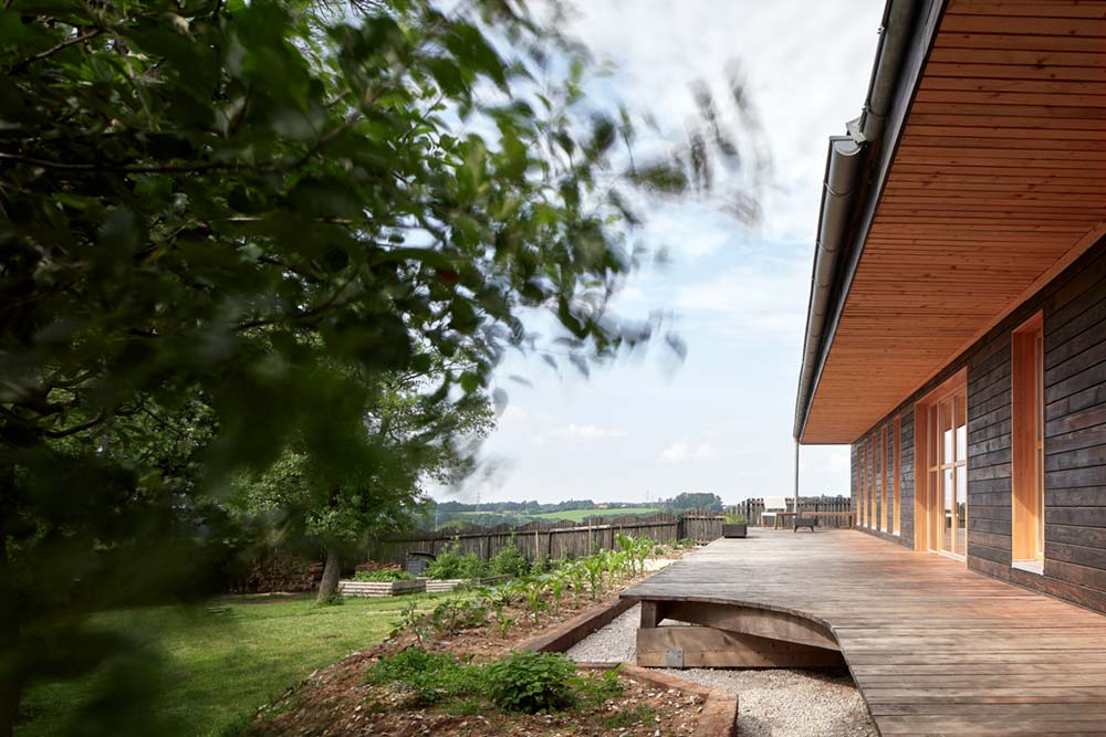 modern rural home design deck - Chestnut House