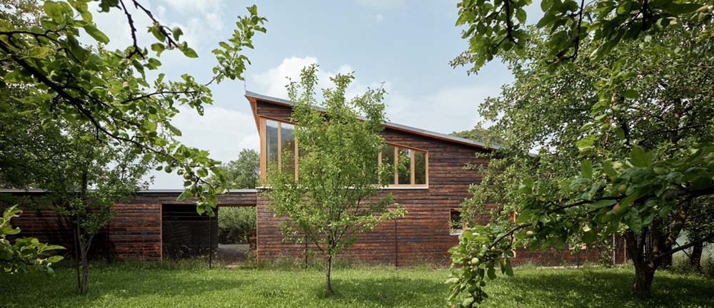 modern rural home design side - Chestnut House