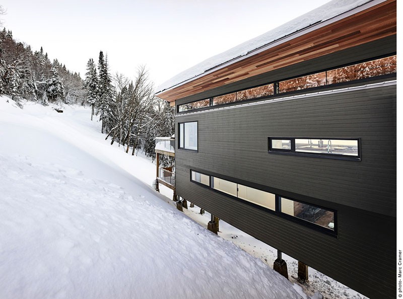 modern ski chalet rc 800x594 - Laurentian Ski Chalet