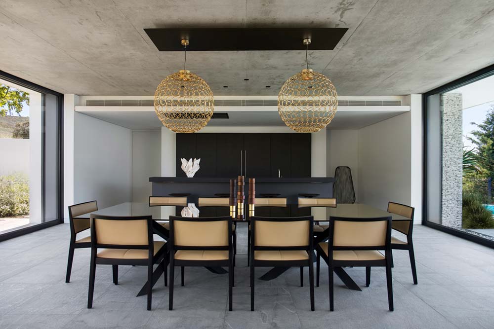 Elegant Dining Room Design - Black & Gold