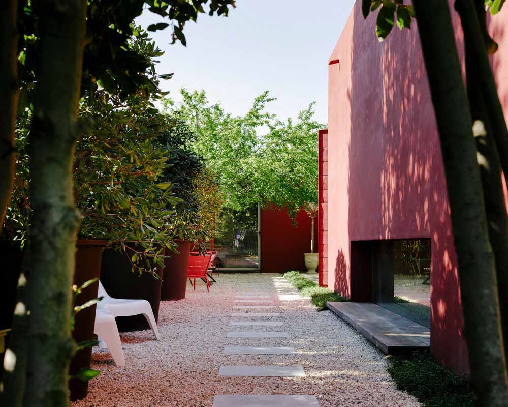 modern villa yard design - GOM House