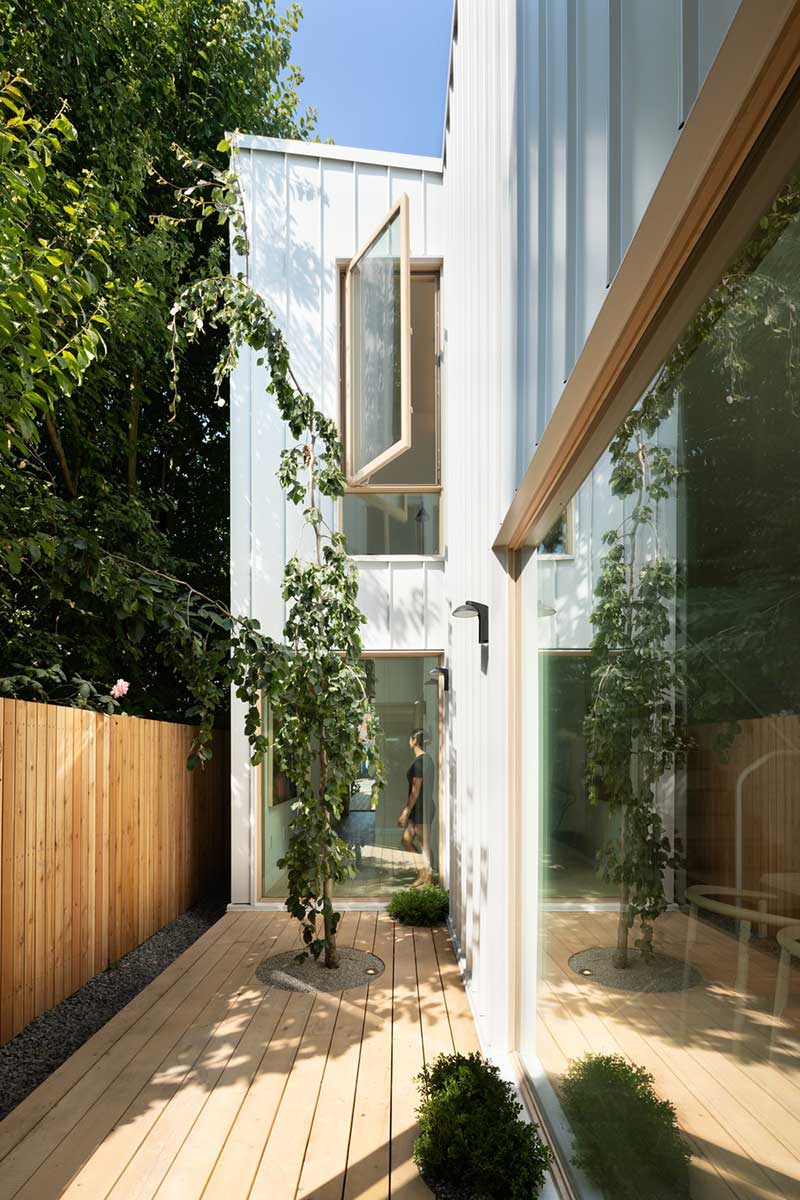 narrow home design side - Saint George House