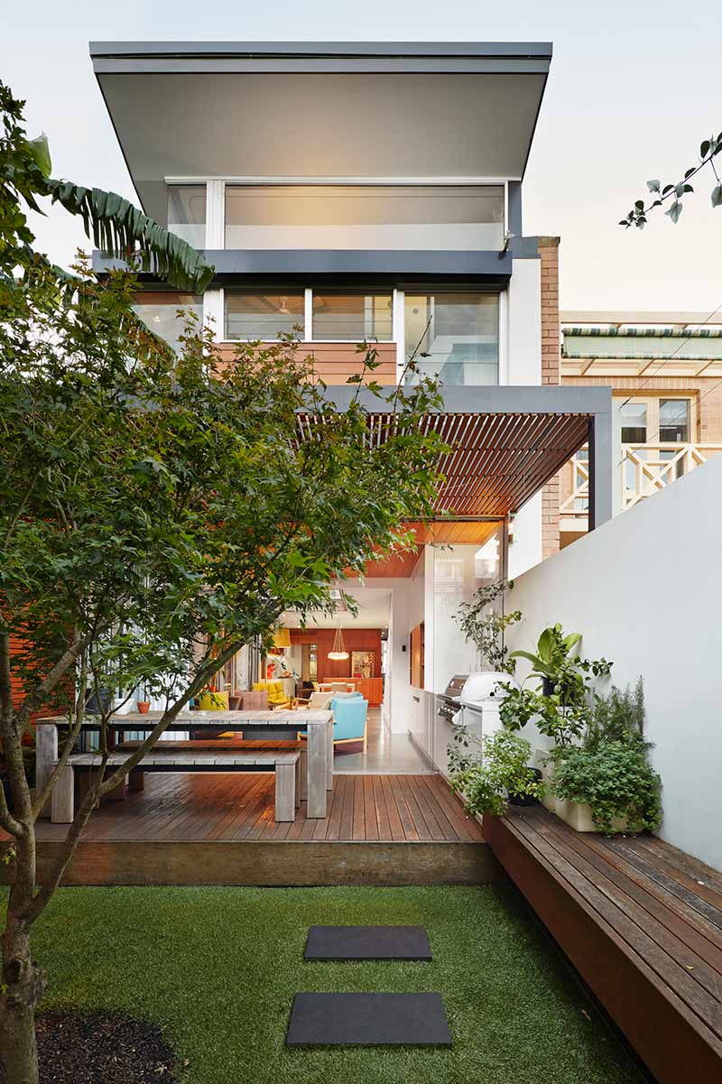 narrow lot house design back era - Courtyard House