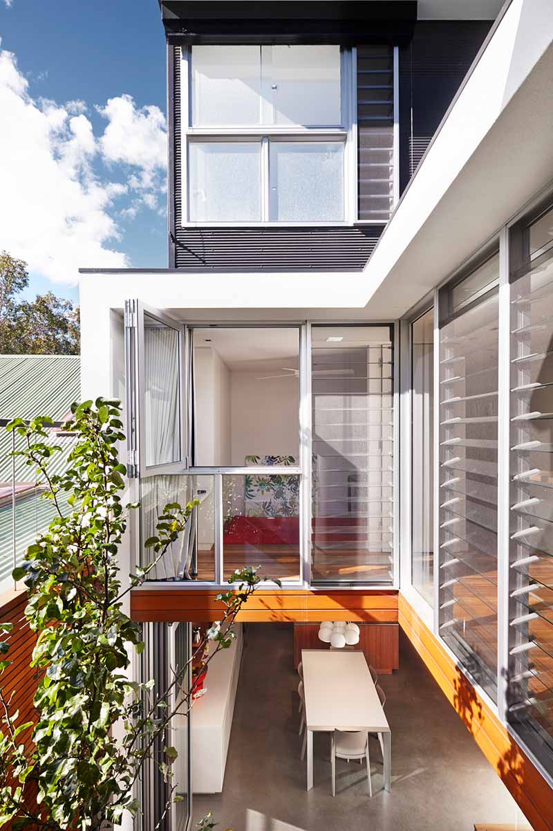 narrow lot house design side era - Courtyard House