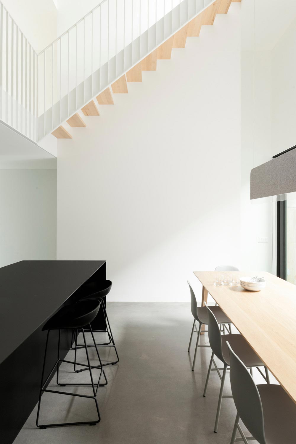 Narrow lot home modern staircase design