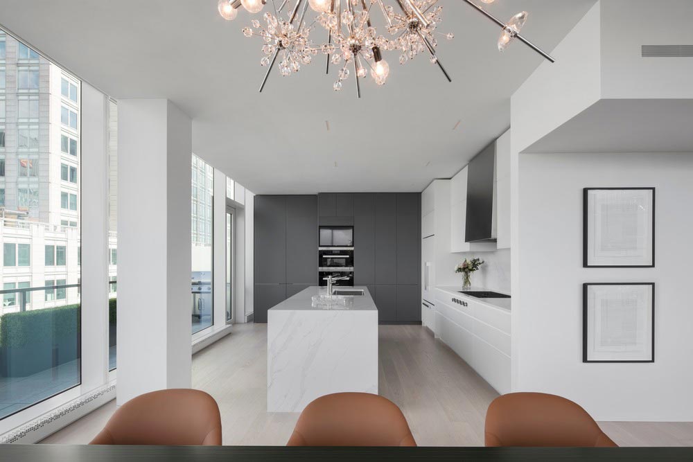 penthouse white marble kitchen island - Belvedere Penthouse