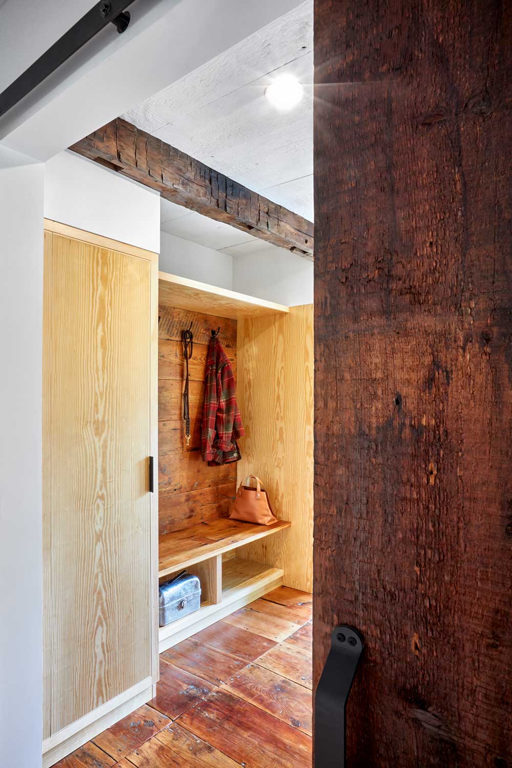 rustic modern farmhouse mudroom design foz - Fallkill Farm