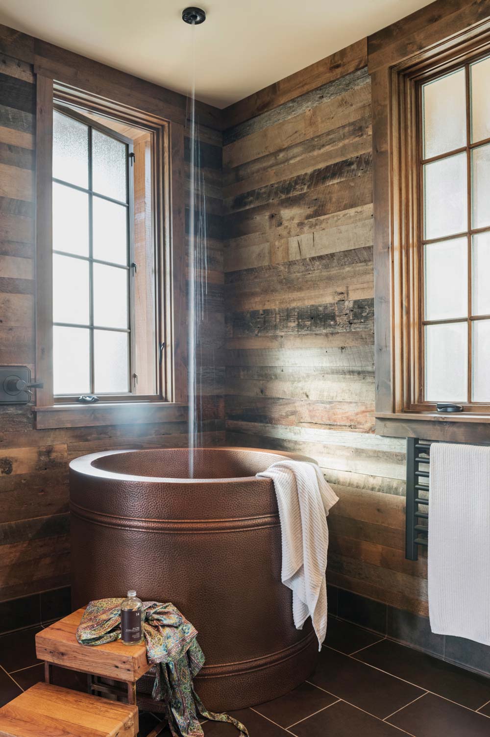 rustic mountain home design tub - East Tennessee Residence