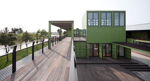 shipping-container-farm-plyz8