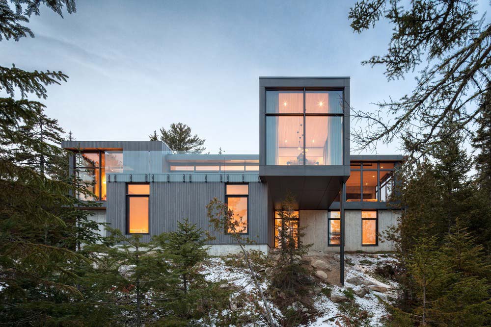 slope house design exterior - Long Horizontals