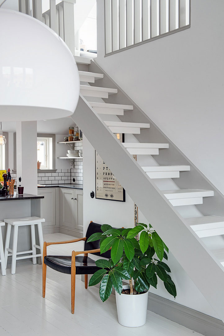 small-attic-apartment-13