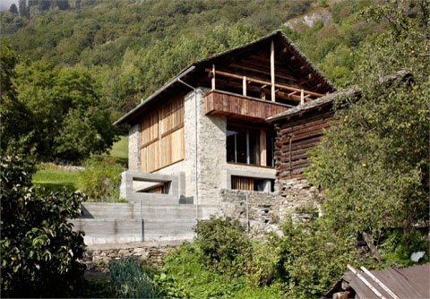 small barn house soglio 10 - Redevelopment of a barn: Blending past and present