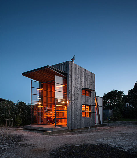 small beach cabin ccca - Hut on sleds: a moving getaway Cabin