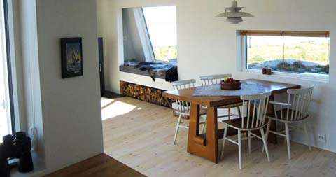small-cabin-vardehaugen