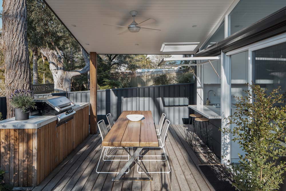 small house design outdoor dining - Tiny Haus