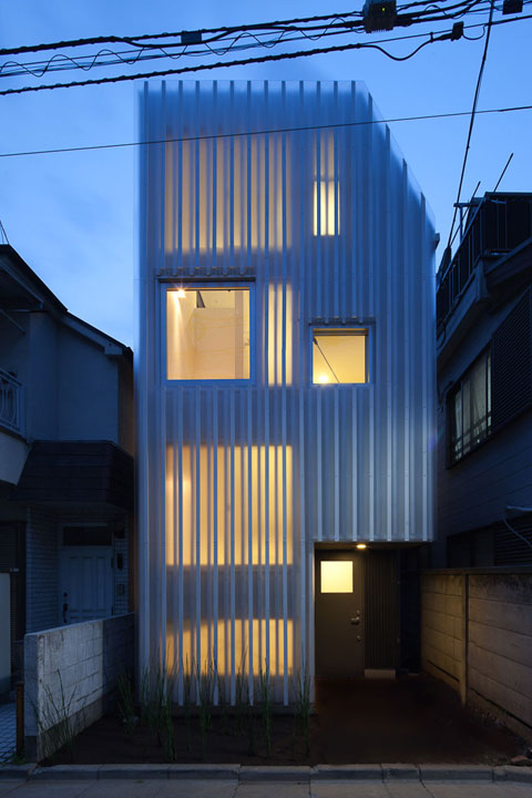  House  in Kikiuchio the gentle art of translucency 