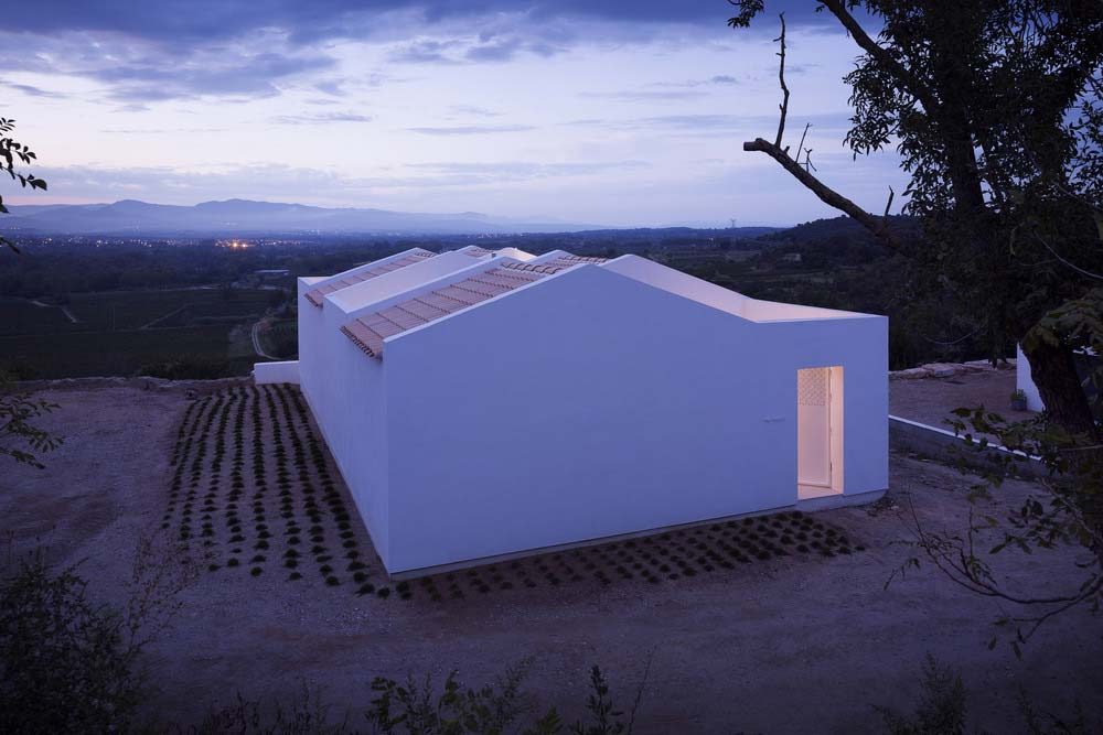 Small House All In White Mediterranean Style