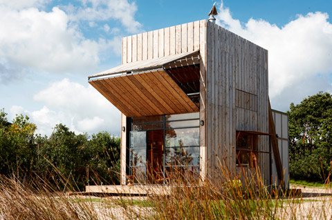 small-modern-cabin-ccca-2