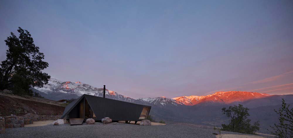 small mountain cabin exterior gia - Mountaineer's Refuge