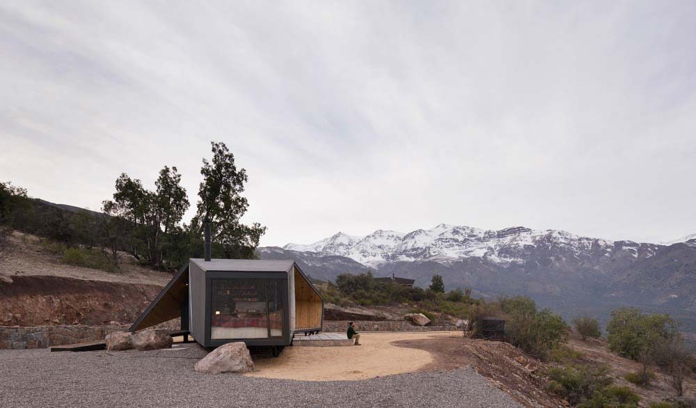 small mountain cabin side gia 1000x586 - Mountaineer's Refuge