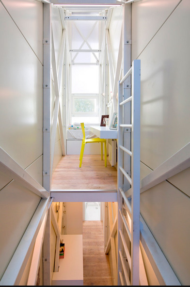 small-narrow-house-keret-04