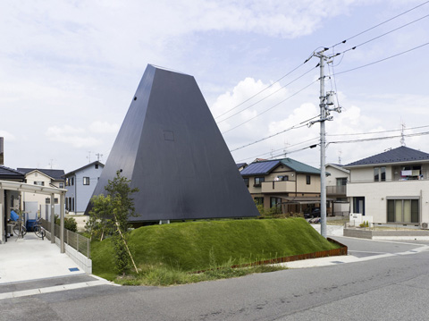 small-pyramid-house-saijo2